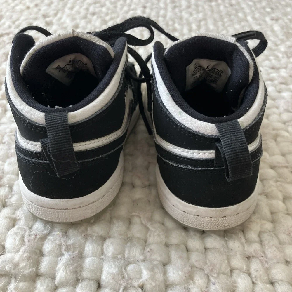 Nike Boys Air Jordan 1 Retro High OG‎ TD Black White Sneaker Shoes Size 7C